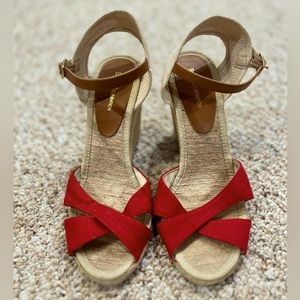 NWOT BCBG wedges in size 9.5